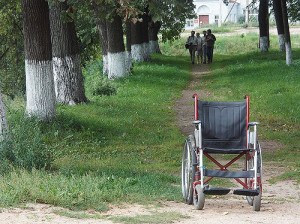wózek inwalidzki osoby niepełnosprawnej
