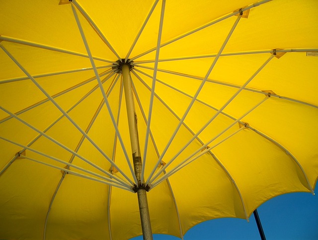 Jak wybrać parasol ogrodowy?