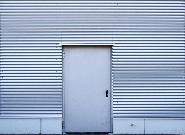 Jakie powinny być klamki do drzwi aluminiowych?
