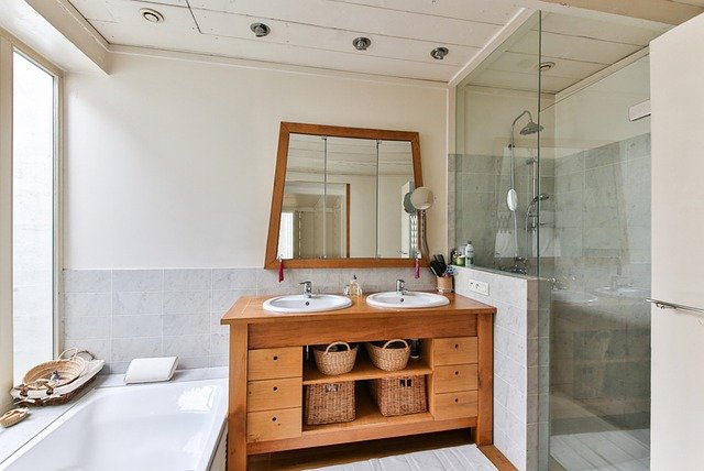 Meble łazienkowe – jakie modele warto wybrać do swojej łazienki?